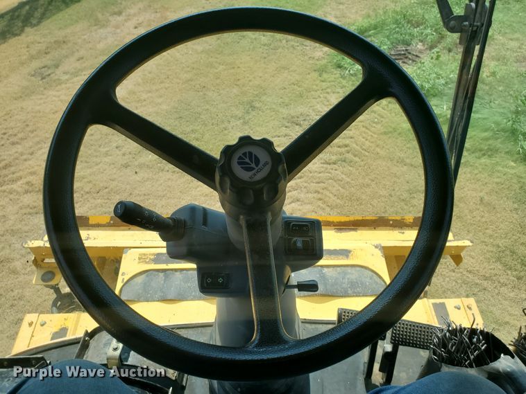 image for item JM9525 2006 New Holland CR960  combine