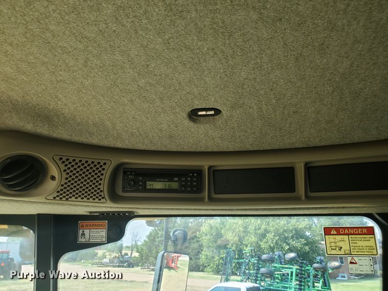 image for item JM9525 2006 New Holland CR960  combine