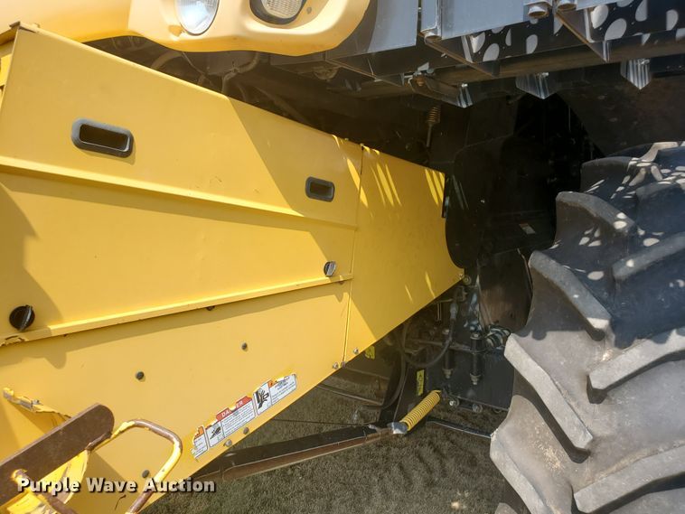 image for item JM9525 2006 New Holland CR960  combine