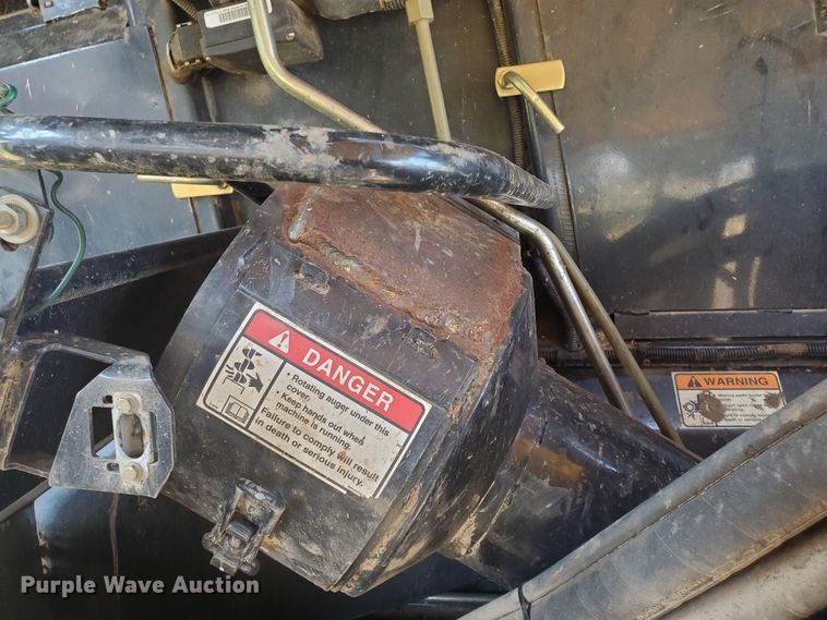 image for item JM9525 2006 New Holland CR960  combine