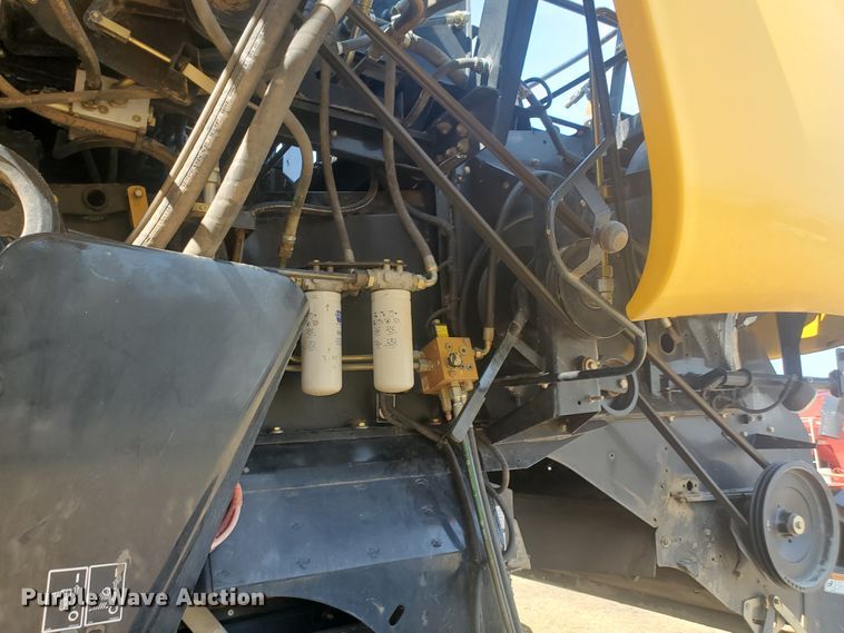 image for item JM9525 2006 New Holland CR960  combine