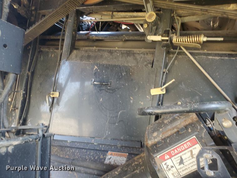 image for item JM9525 2006 New Holland CR960  combine