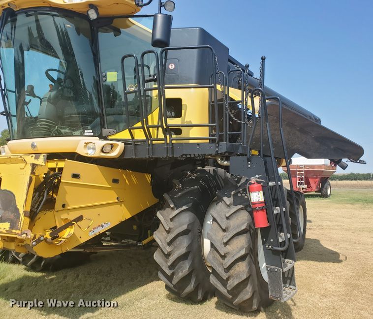 image for item JM9525 2006 New Holland CR960  combine