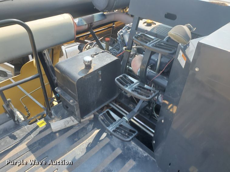 image for item JM9525 2006 New Holland CR960  combine