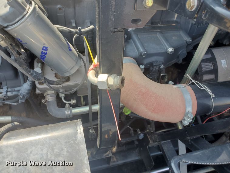 image for item JM9525 2006 New Holland CR960  combine