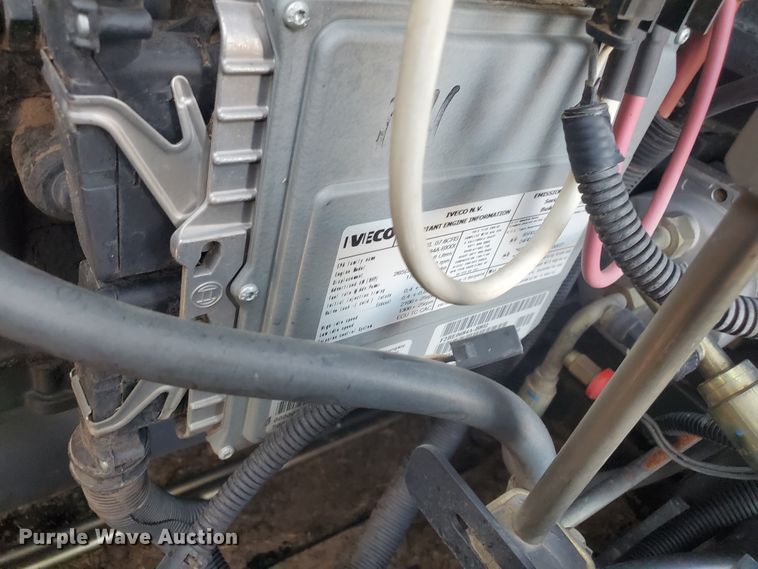 image for item JM9525 2006 New Holland CR960  combine