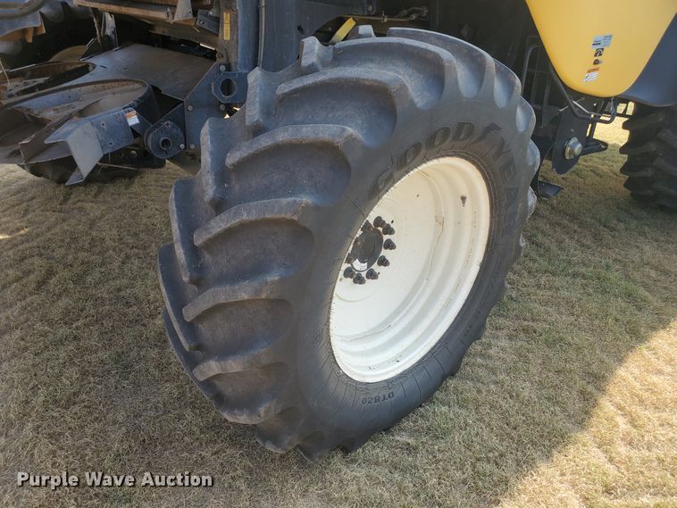 image for item JM9525 2006 New Holland CR960  combine