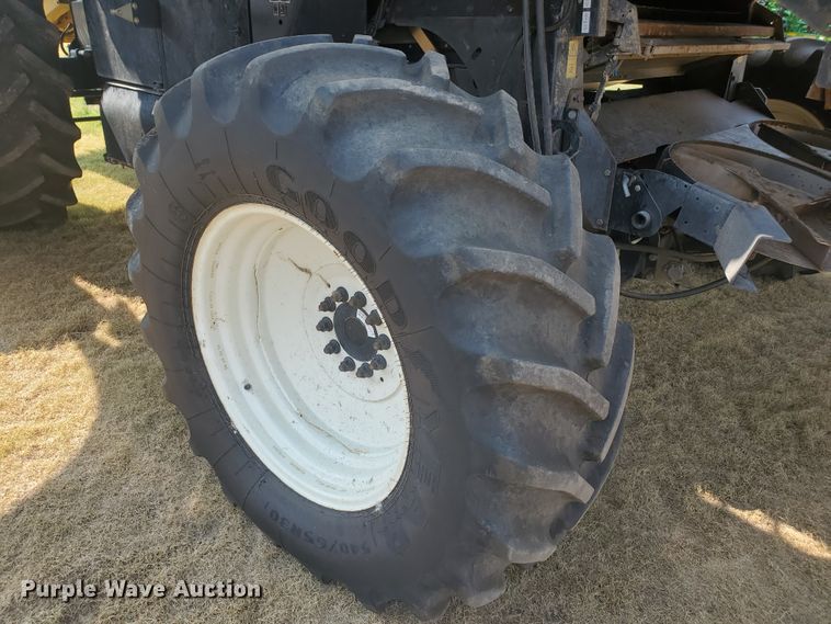 image for item JM9525 2006 New Holland CR960  combine