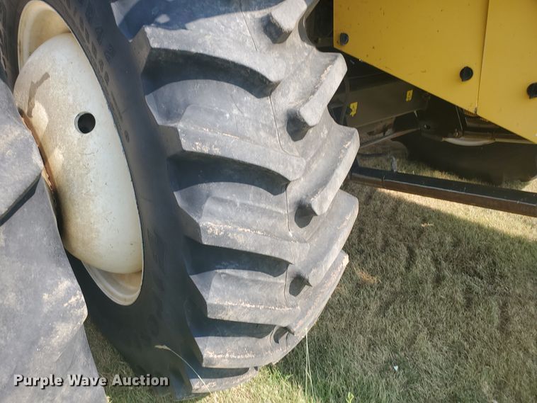 image for item JM9525 2006 New Holland CR960  combine