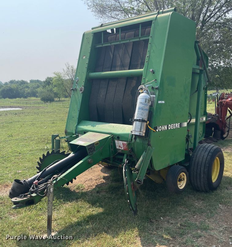image for item KK9522 1991 John Deere 435  round baler