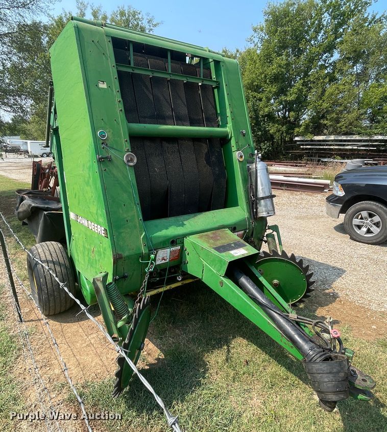 image for item KK9522 1991 John Deere 435  round baler