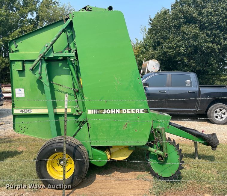 image for item KK9522 1991 John Deere 435  round baler