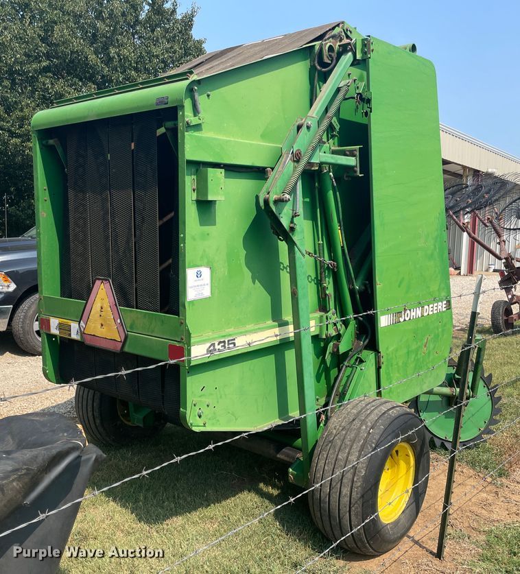 image for item KK9522 1991 John Deere 435  round baler