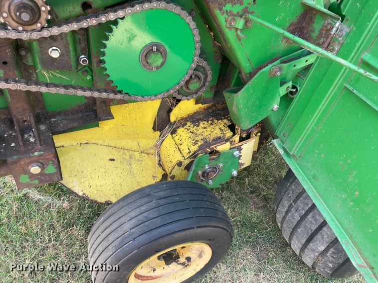 image for item KK9522 1991 John Deere 435  round baler