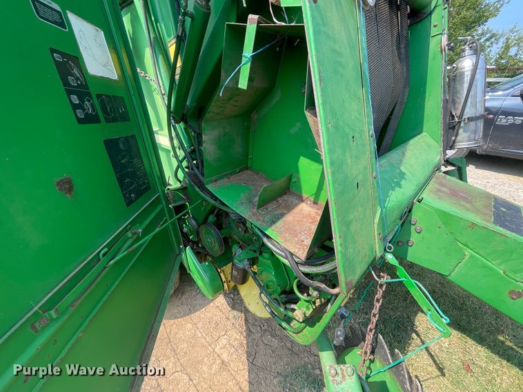 image for item KK9522 1991 John Deere 435  round baler