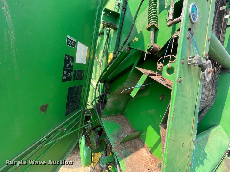 image for item KK9522 1991 John Deere 435  round baler