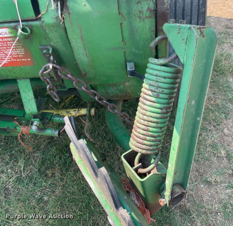 image for item KK9522 1991 John Deere 435  round baler