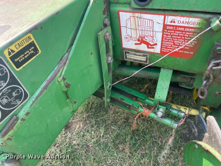 image for item KK9522 1991 John Deere 435  round baler