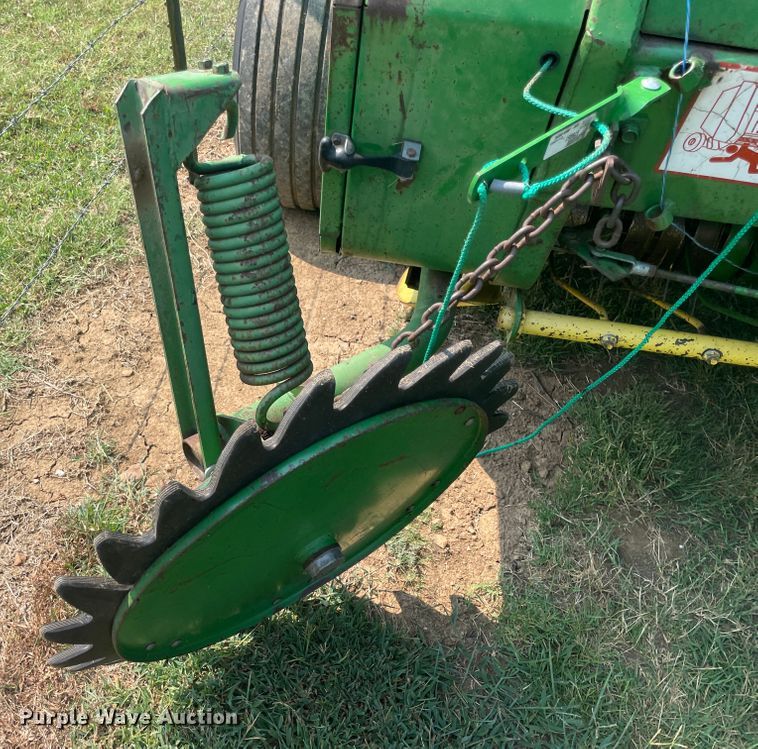 image for item KK9522 1991 John Deere 435  round baler