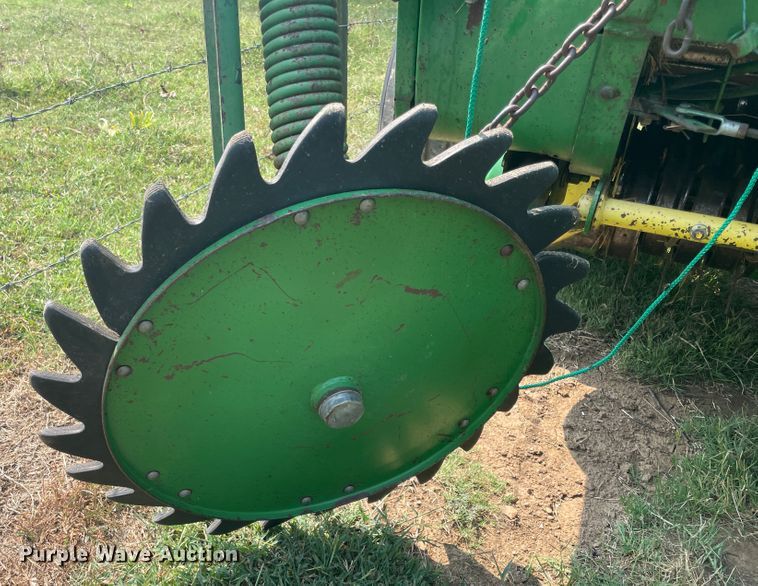 image for item KK9522 1991 John Deere 435  round baler