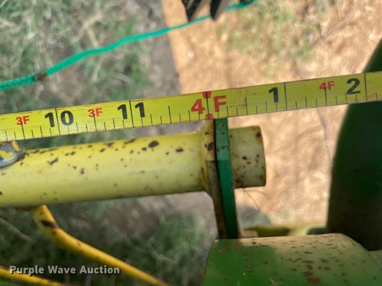 image for item KK9522 1991 John Deere 435  round baler