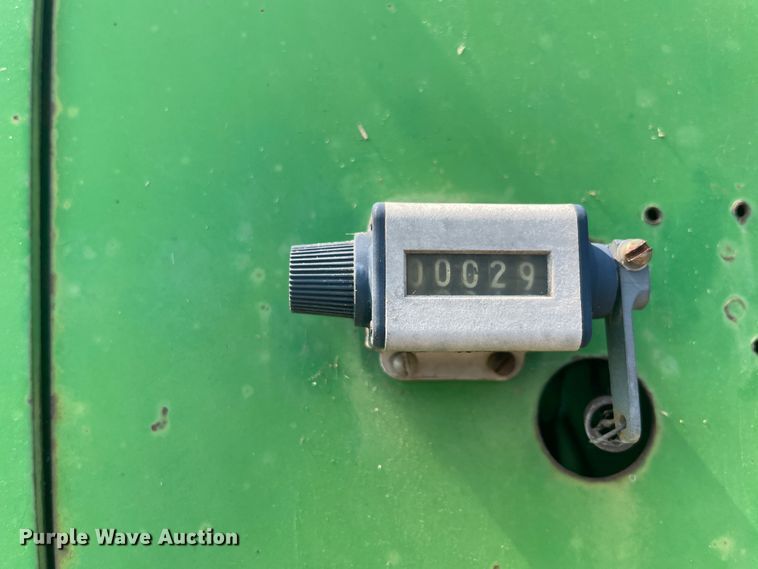 image for item KK9522 1991 John Deere 435  round baler