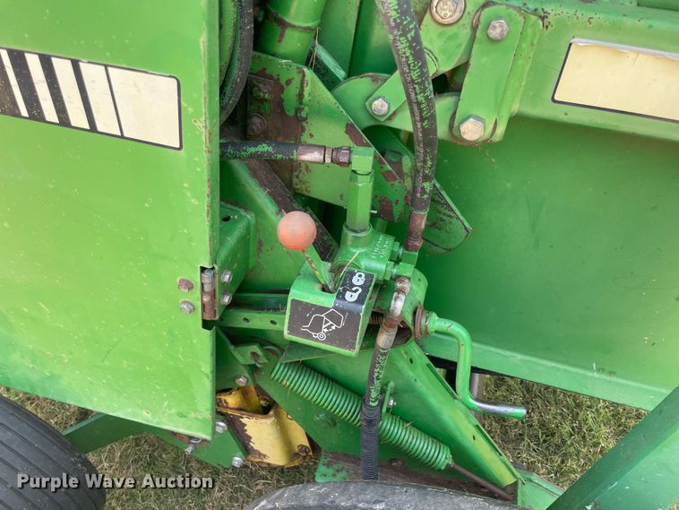 image for item KK9522 1991 John Deere 435  round baler