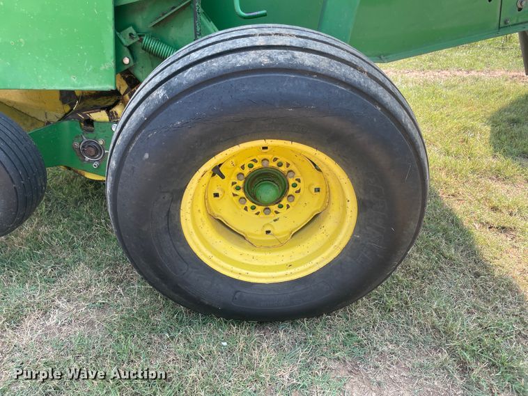 image for item KK9522 1991 John Deere 435  round baler