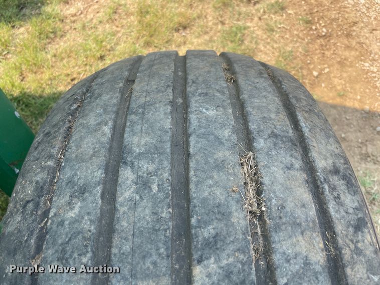 image for item KK9522 1991 John Deere 435  round baler