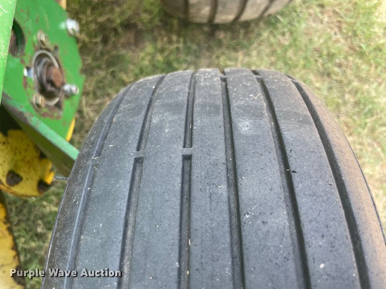 image for item KK9522 1991 John Deere 435  round baler