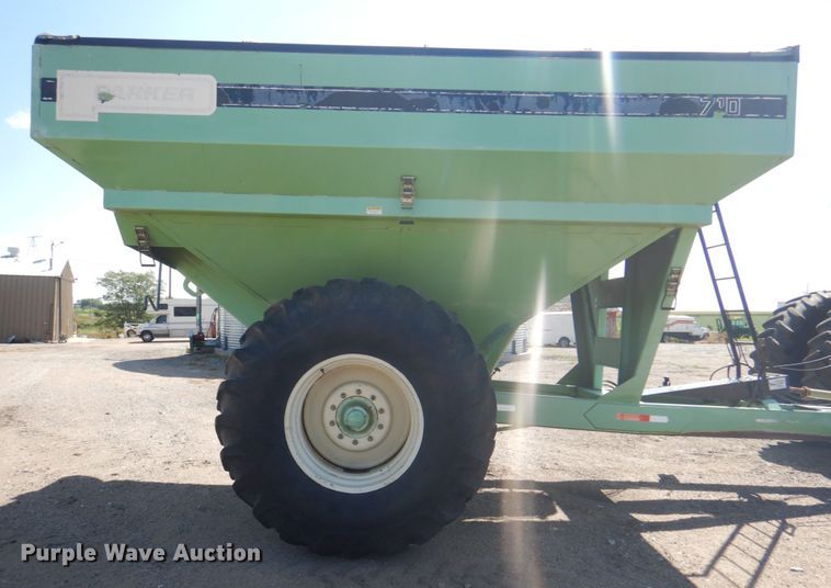 image for item KW9801 1997 Parker 710  grain cart