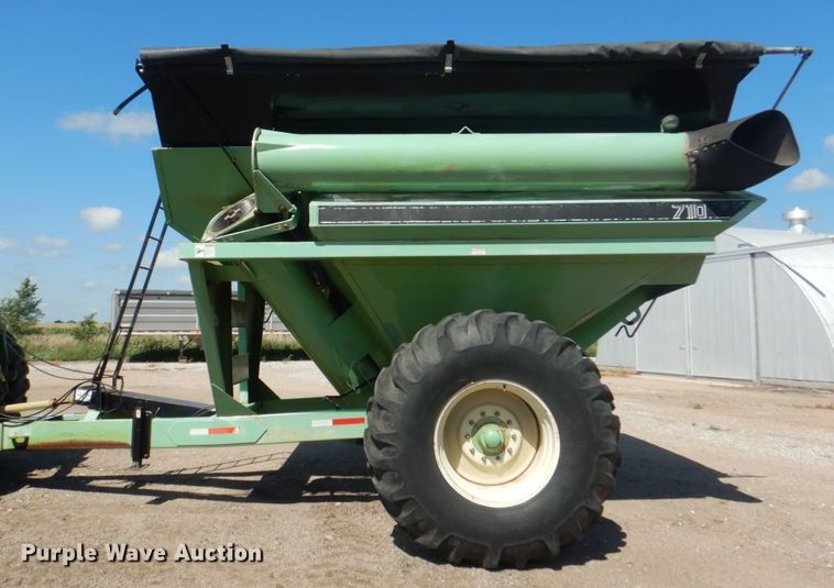 image for item KW9801 1997 Parker 710  grain cart