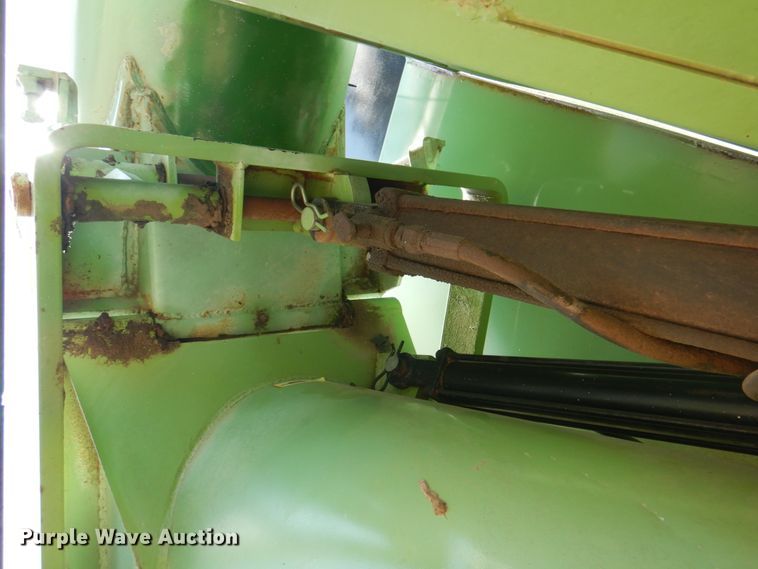 image for item KW9801 1997 Parker 710  grain cart