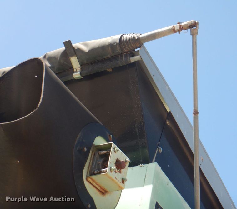 image for item KW9801 1997 Parker 710  grain cart