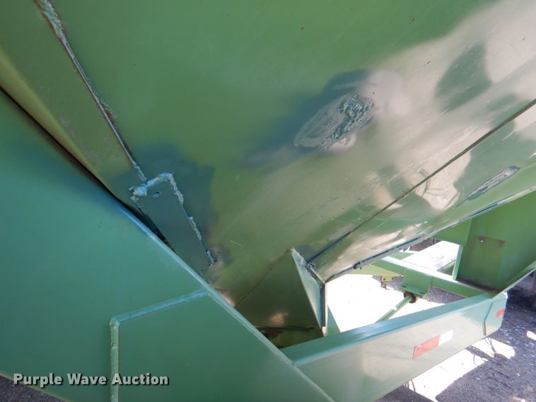 image for item KW9801 1997 Parker 710  grain cart