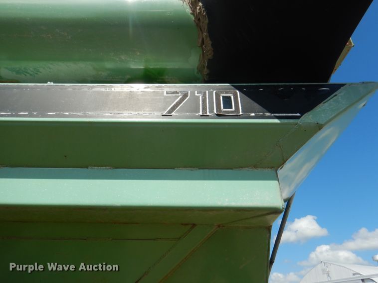 image for item KW9801 1997 Parker 710  grain cart