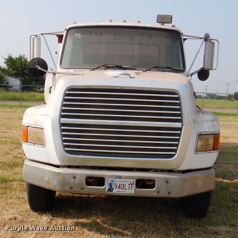 image for item DK2311 1995 Ford Aeromax L9000  grain truck