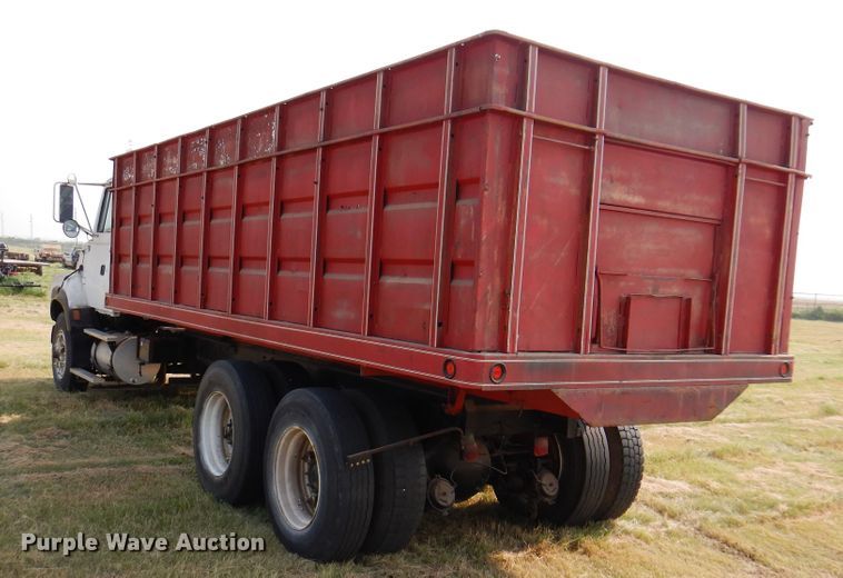 image for item DK2311 1995 Ford Aeromax L9000  grain truck