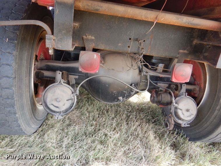 image for item DK2311 1995 Ford Aeromax L9000  grain truck