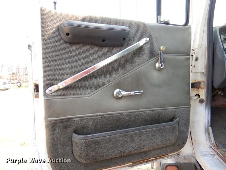 image for item DK2311 1995 Ford Aeromax L9000  grain truck