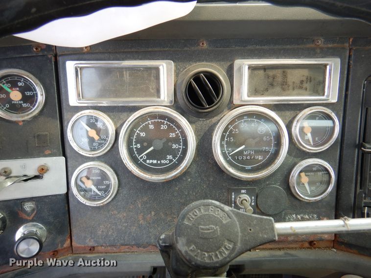 image for item DK2311 1995 Ford Aeromax L9000  grain truck