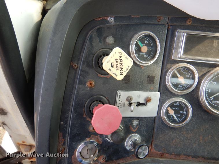 image for item DK2311 1995 Ford Aeromax L9000  grain truck