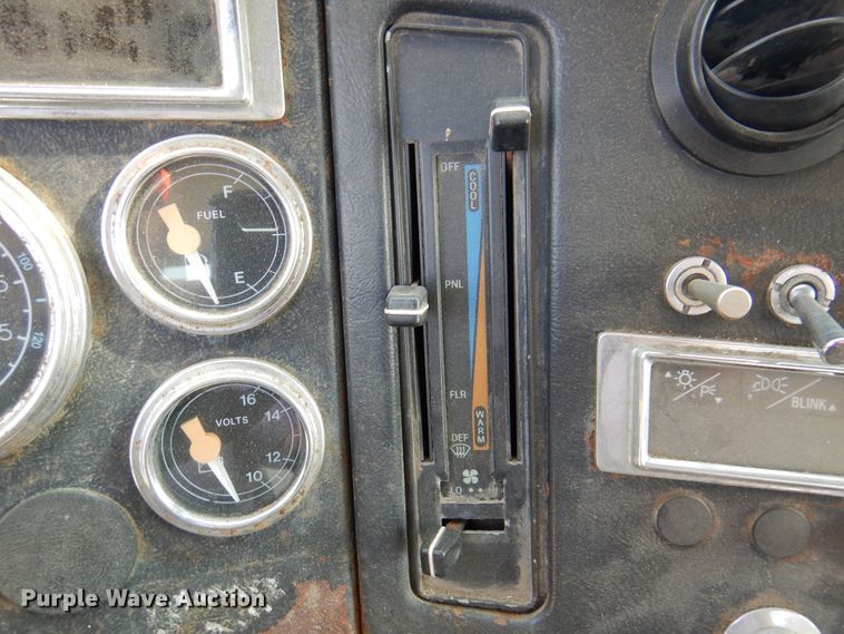 image for item DK2311 1995 Ford Aeromax L9000  grain truck