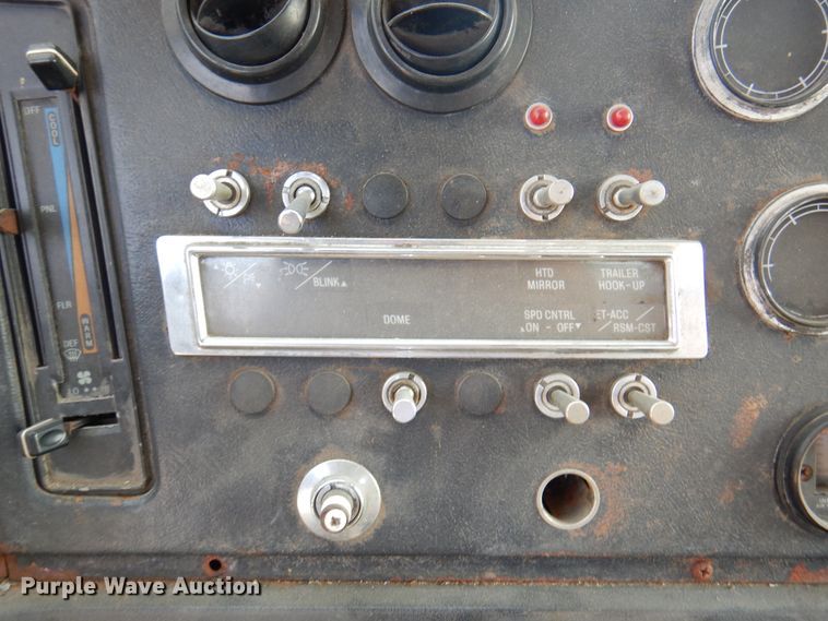 image for item DK2311 1995 Ford Aeromax L9000  grain truck