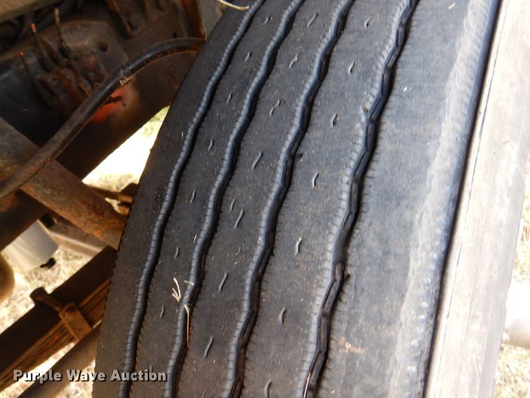 image for item DK2311 1995 Ford Aeromax L9000  grain truck