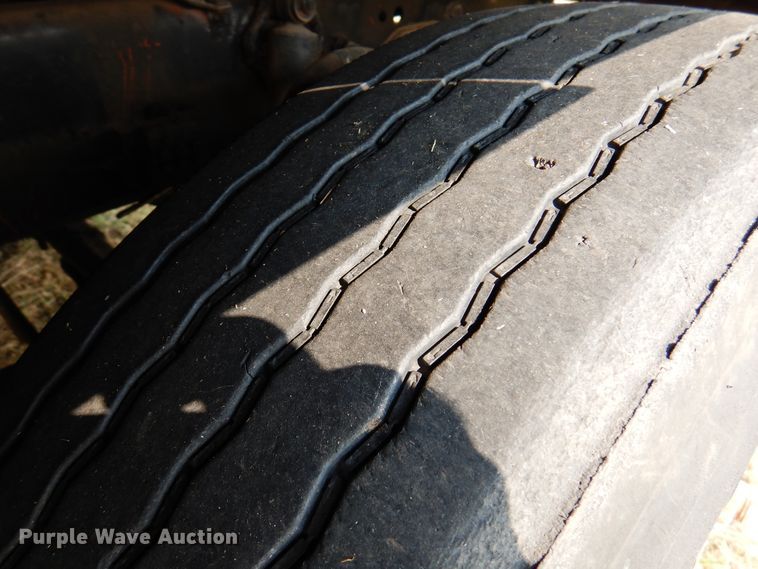 image for item DK2311 1995 Ford Aeromax L9000  grain truck