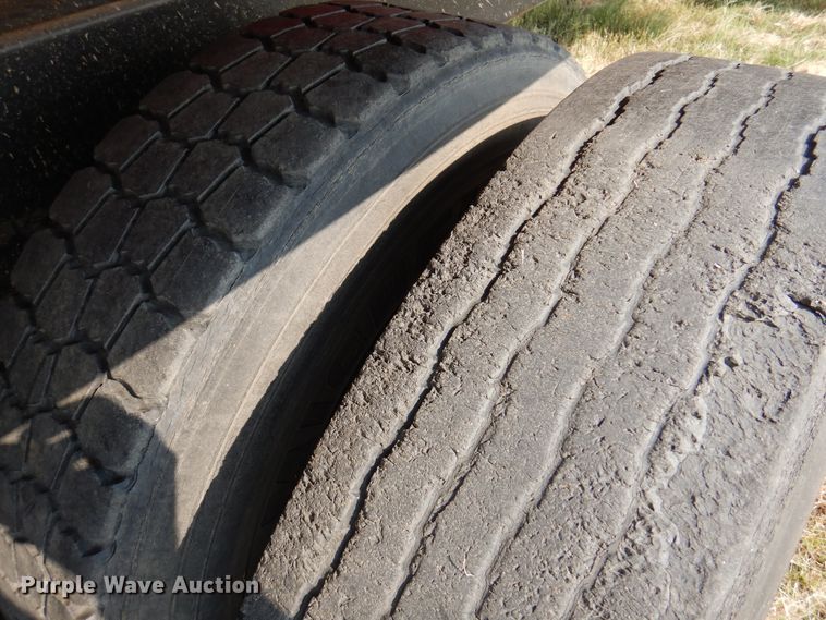 image for item DK2311 1995 Ford Aeromax L9000  grain truck