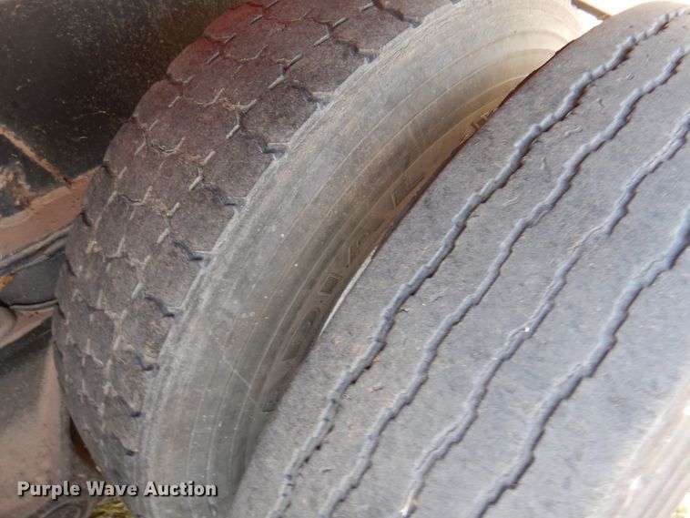 image for item DK2311 1995 Ford Aeromax L9000  grain truck