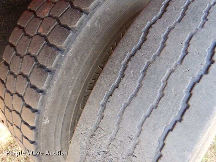 image for item DK2311 1995 Ford Aeromax L9000  grain truck