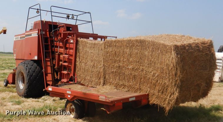 image for item DK2313 1989 Hesston 4900  large square baler